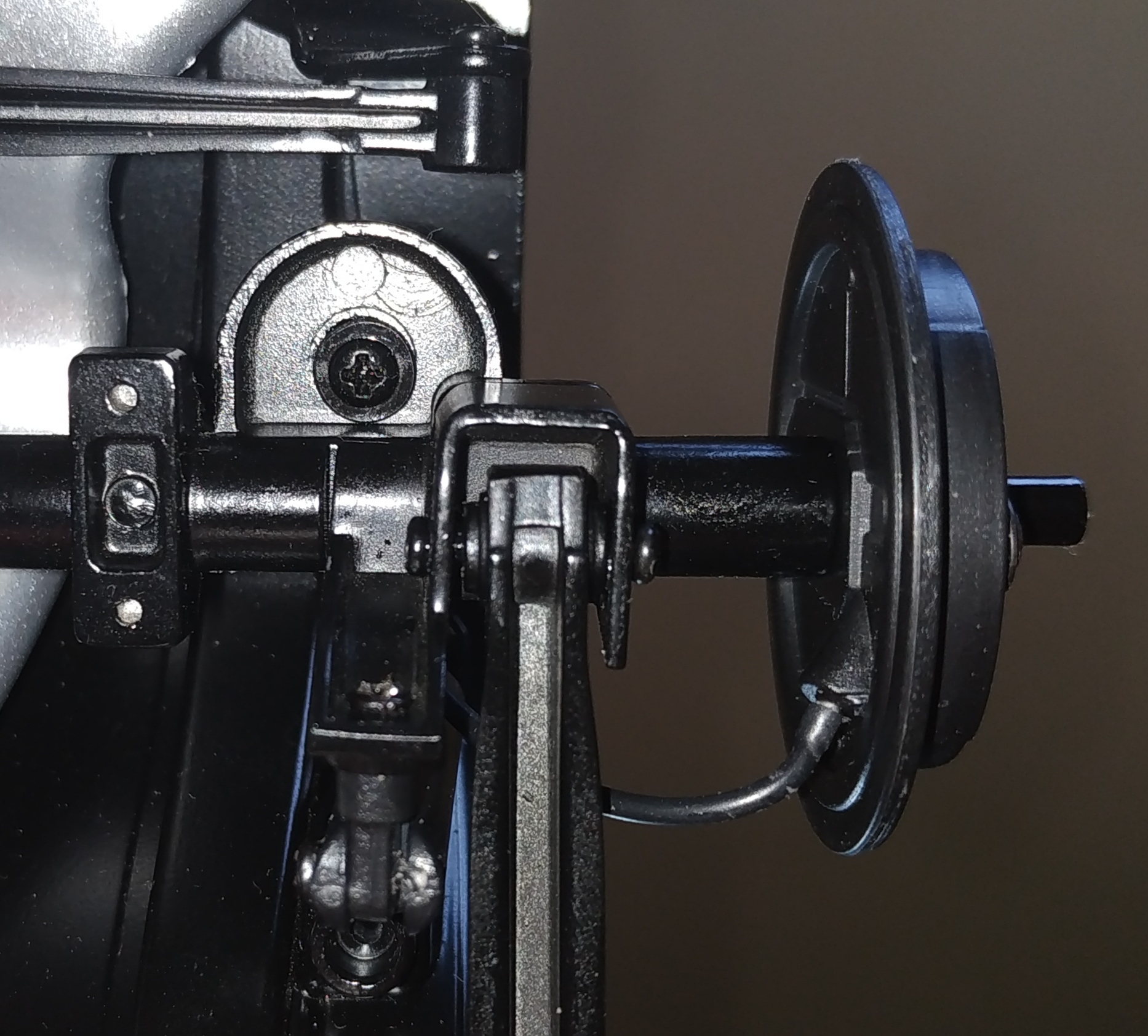 montage de la roue arrière gauche, étapes 8 à 9