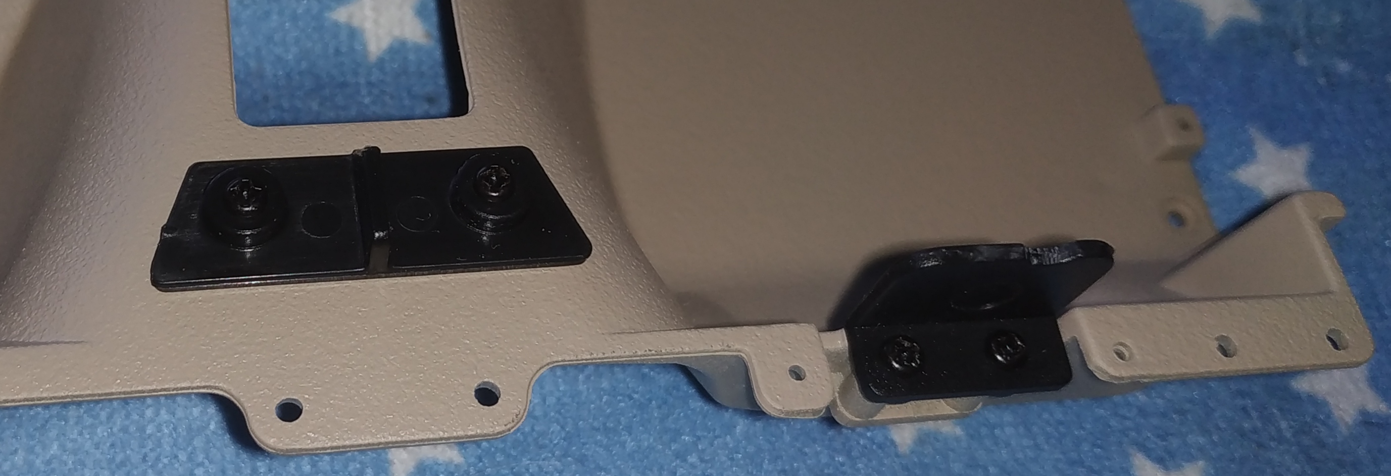 étapes 4 et 5, assemblage des pièces de raccordement 1 et 2 sur le plancher intérieur