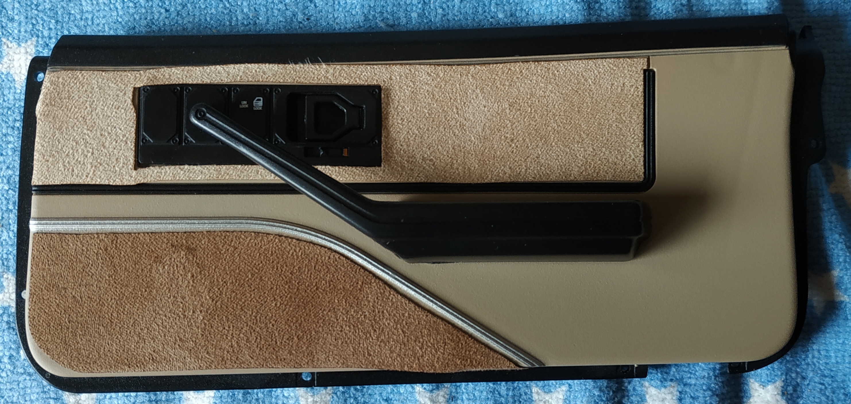 étapes 1 à 7, assemblage de la garniture de la portière droite