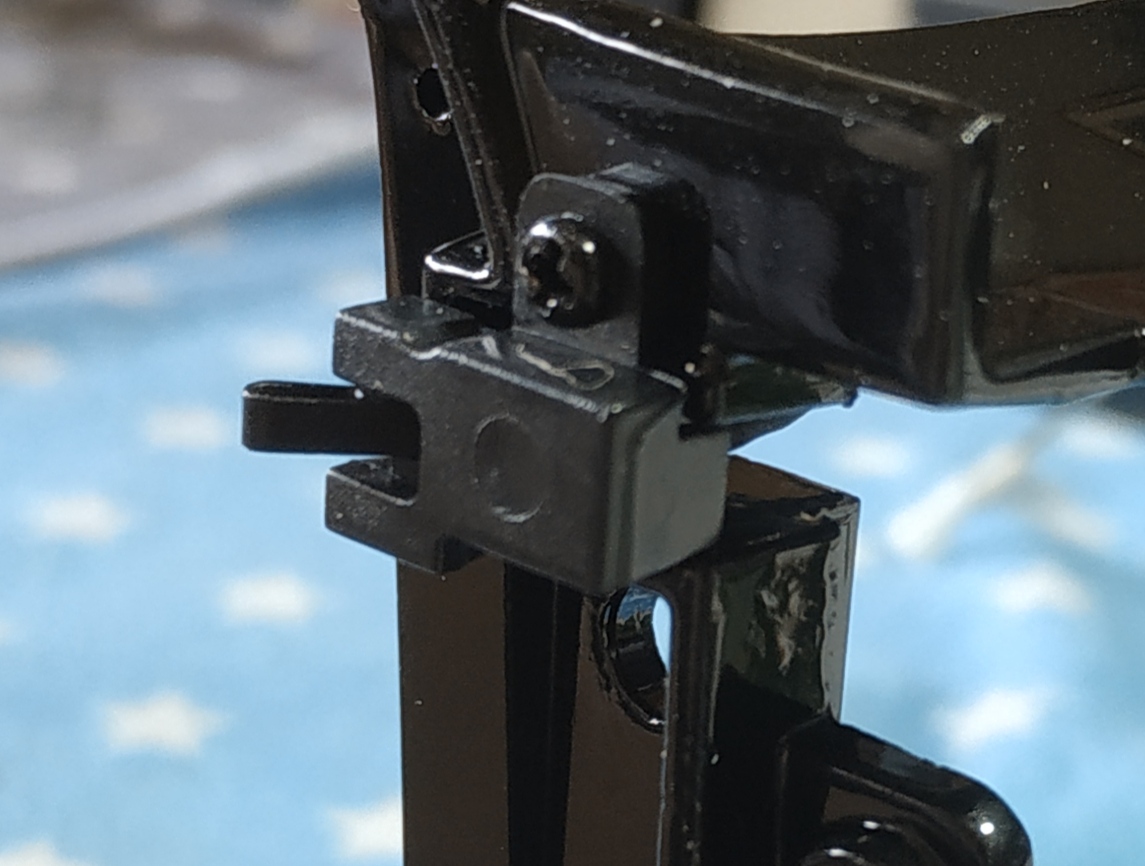 résultat - Etape 1, 2, 3, assemblage du boîtier de l'interrupteur sur la portière