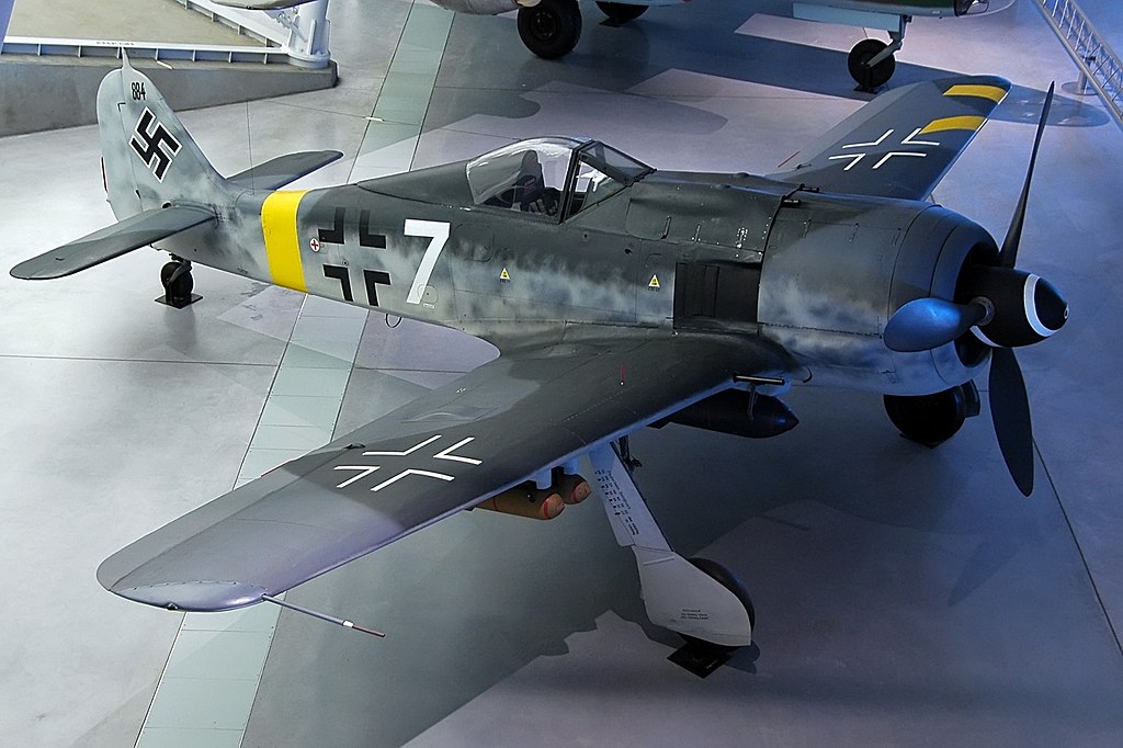 un FW 190 A vu de 3/4 avant droit, vue légèrement aérienne