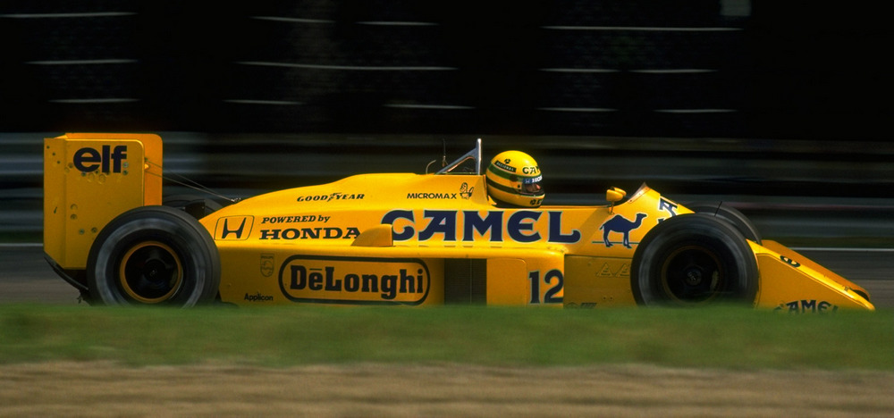 la Lotus 99T 1987 vue de profil droit