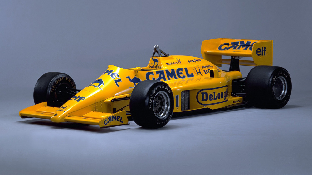 la Lotus 99T 1987 vue de 3/4 avant gauche