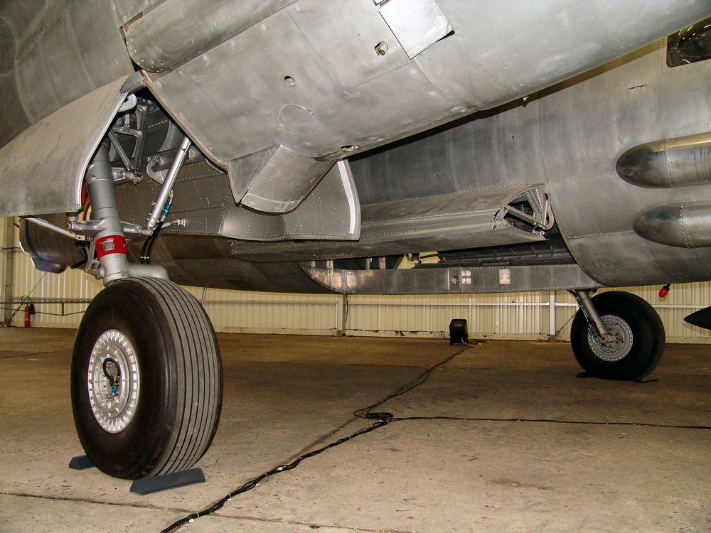 zoom sur les trains d'atterrissage arrière d'un B-26G Marauder