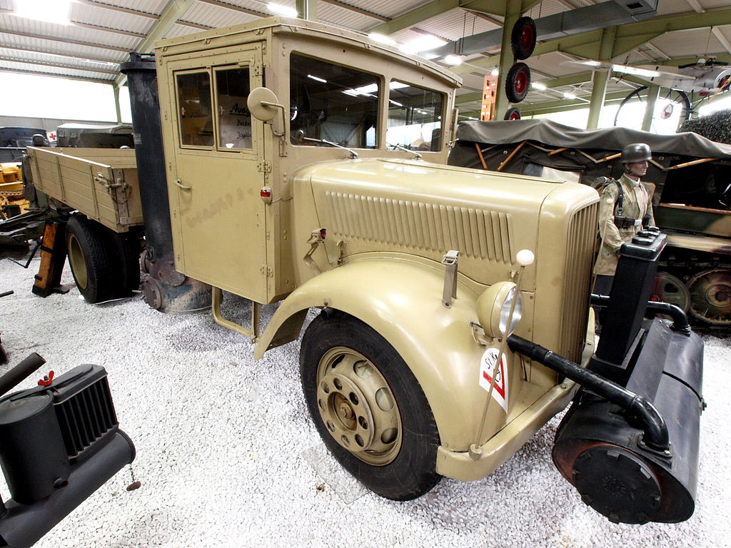 un Daimler-Benz L701 copie fonctionnant au gaz de bois