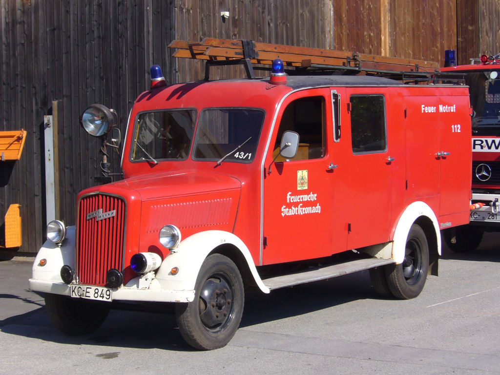 un Blitz de 1951 des pompiers Kronach vu de 3/4 avant gauche