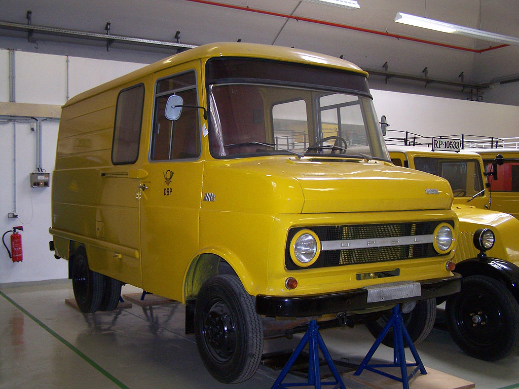 une camionnette de la Deutsche Bundespost de 1965, vue de 3/4 avant droit