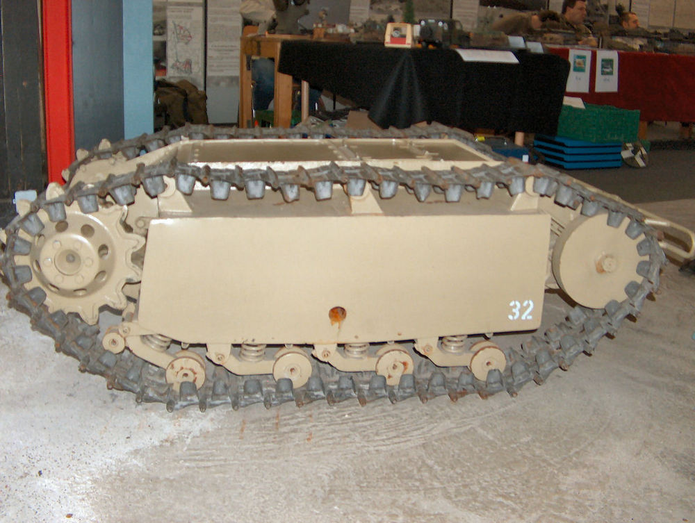 un char explosif Goliath vu de profil gauche