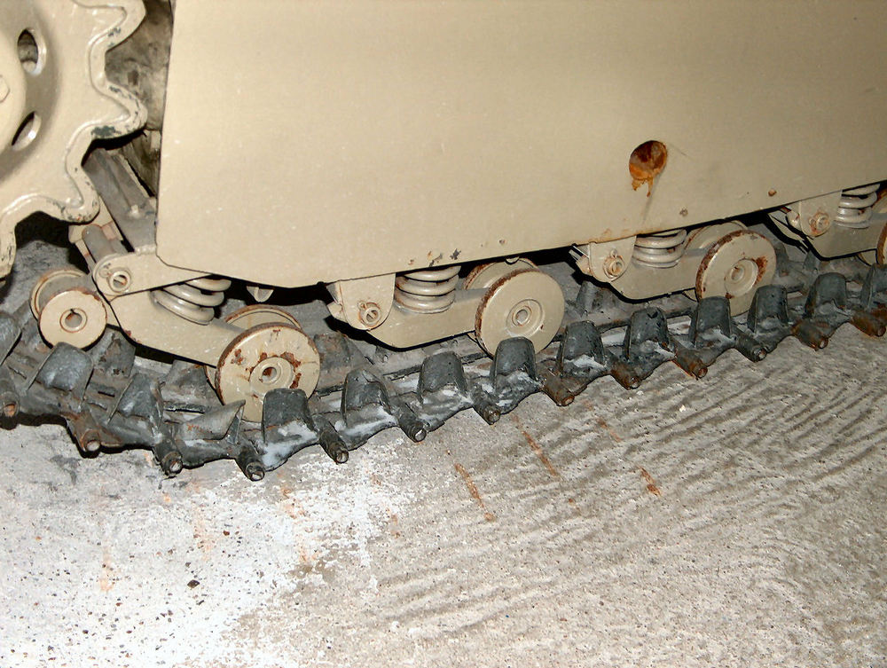 zoom sur la chenille d'un char explosif Goliath