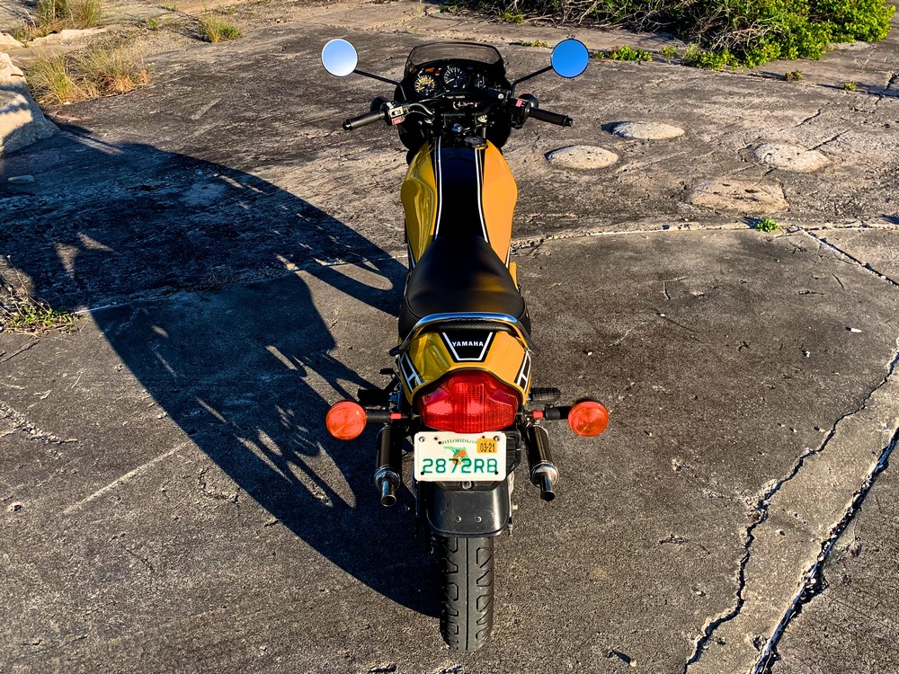 vue d'arrière, légèrement du dessus