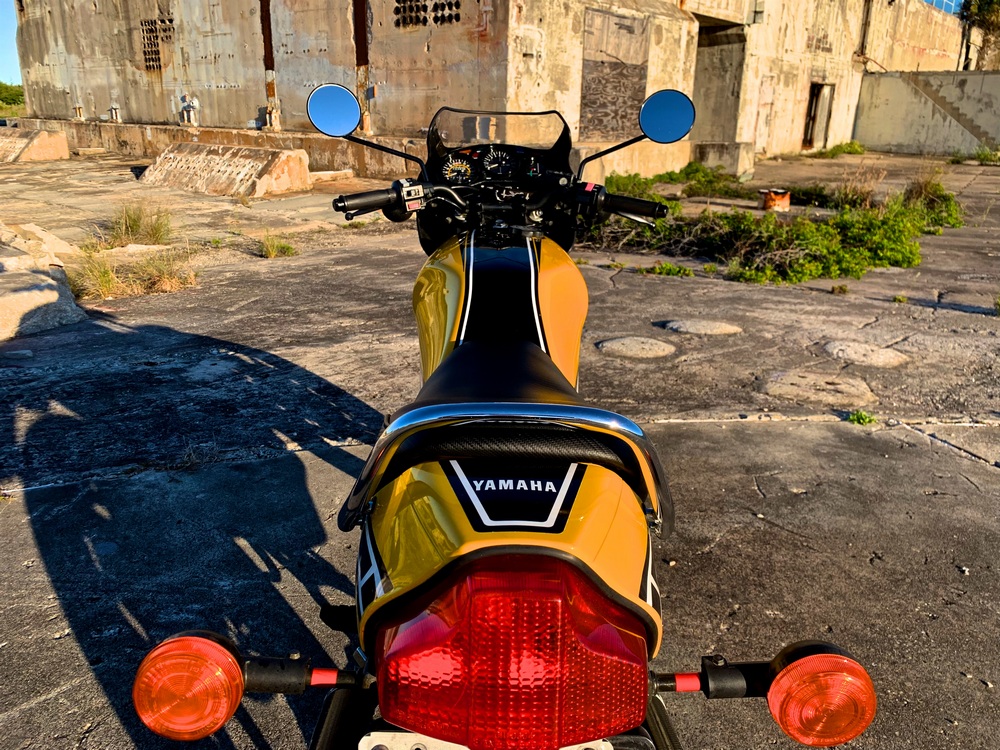 vue d'arrière, légèrement du dessus