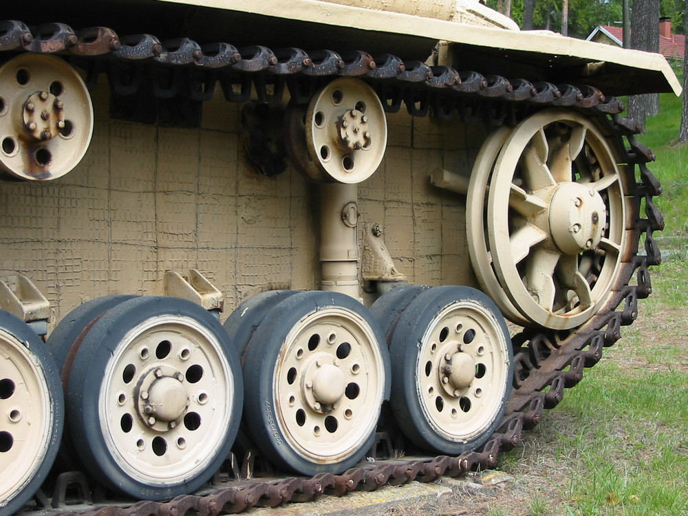 zoom sur la chenille, les galets et le barbotin d'un Sturmgeschutz III
