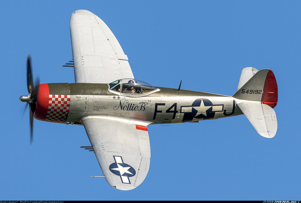un Republic P-47D Thunderbolt en vol