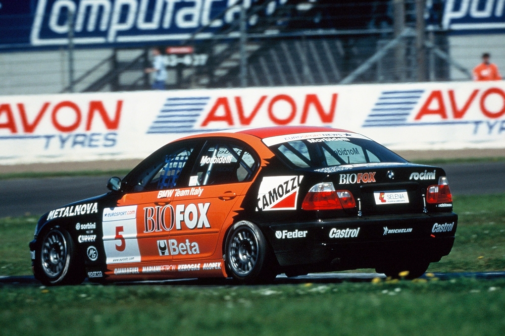 une BMW 320i Sedan ETCC (E46/4) 2001 vue de 3/4 arrière gauche