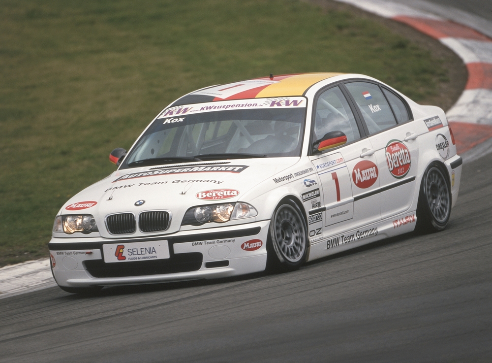 une BMW 320i Sedan ETCC (E46/4) 2001 vue de 3/4 avant gauche