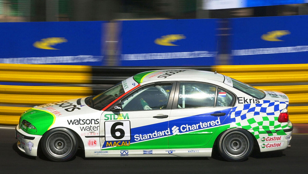 vue de profil gauche, même livrée que celle du modèle de NuNu