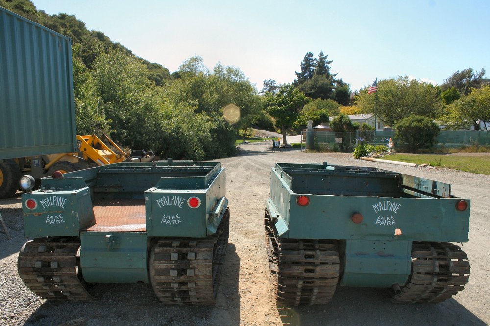 2 M-29C Weasel de configuration différente vus de l'arrière