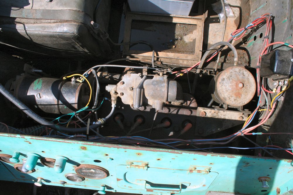 le moteur d'un M-29C Weasel (situé à droite du siège du pilote)