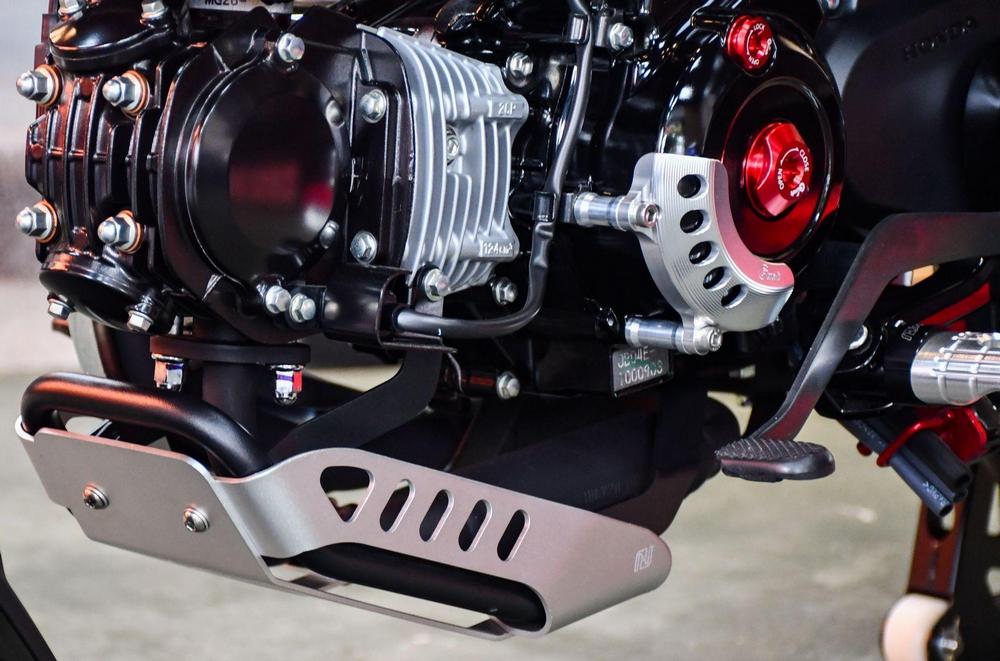 le Honda Dax ST125 utilise toujours le même moteur de 125 cm³ que les Super Cub C125 et CT125