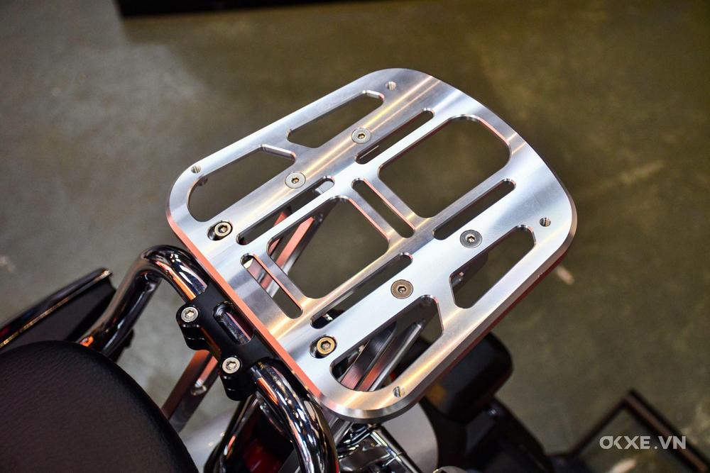 zoom sur le porte-bagage d'un Honda Dax ST125 2023