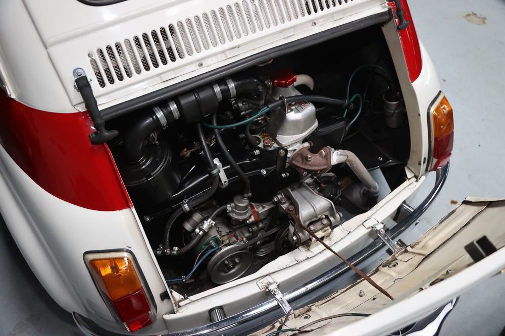 le moteur d'une Fiat 500 Abarth Evocation 1971