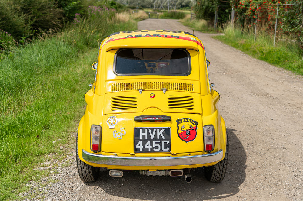 une Fiat Abarth 695 Evocation 1965 vue de l'arrière