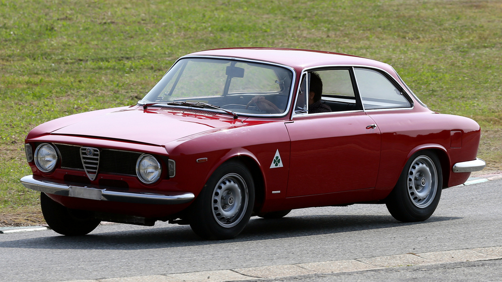 rouge vue de 3/4 avant gauche