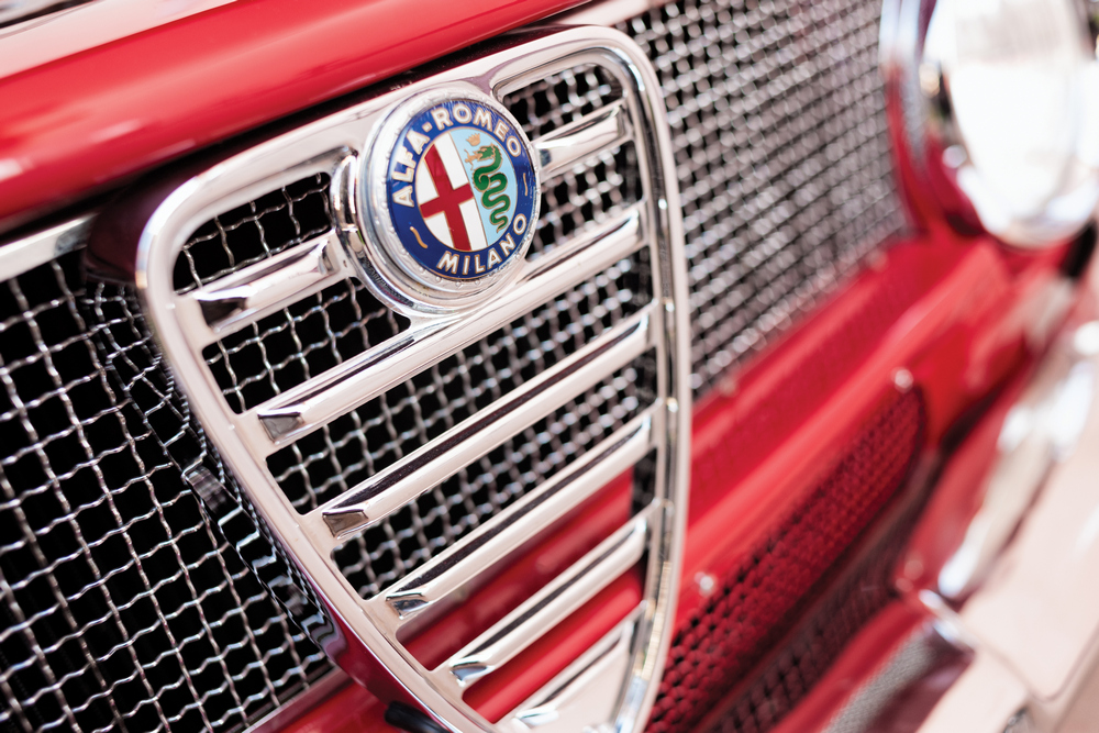 la mini calandre avec le symbole Alfa Romeo Milano