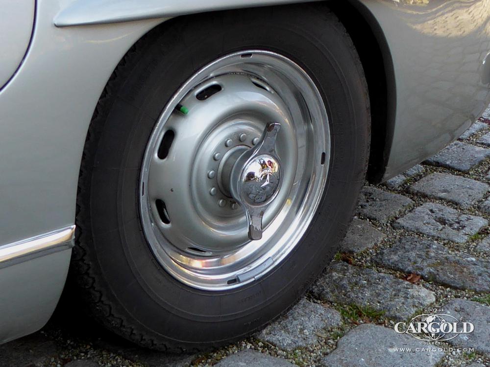 zoom sur une des roues de la Mercedes-Benz 300 SL 1955