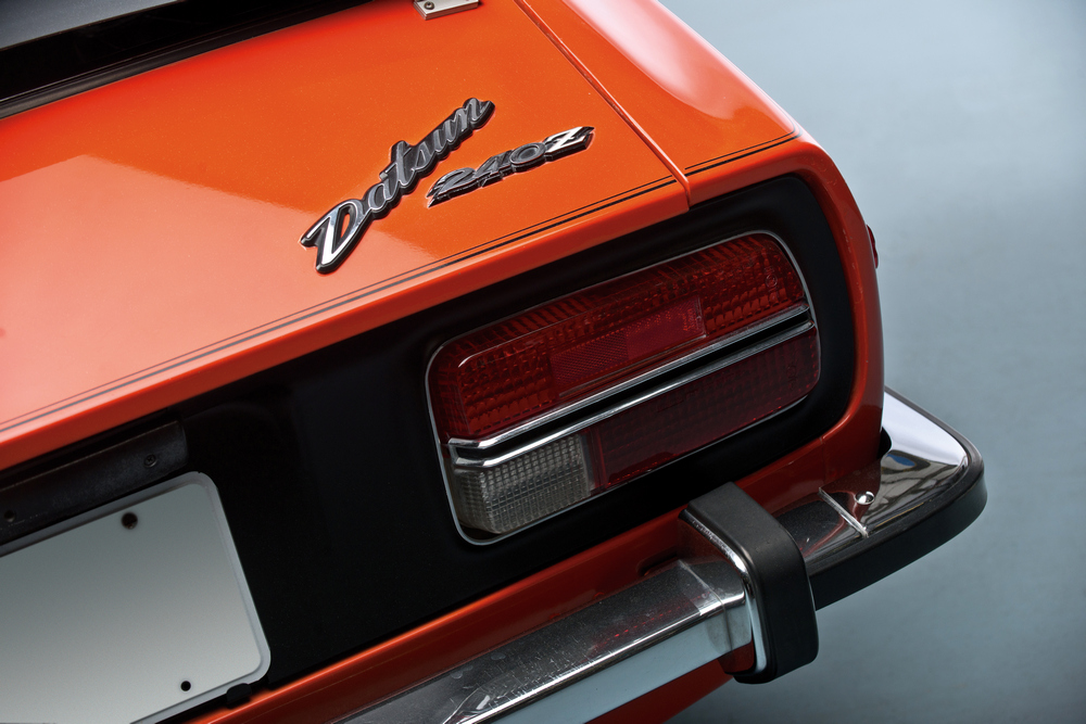 zoom sur la malle, le feu arrière droit et le pare-chocs