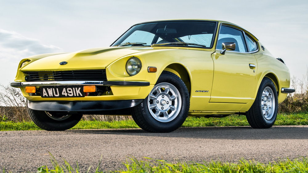 jaune, vue de 3/4 avant gauche