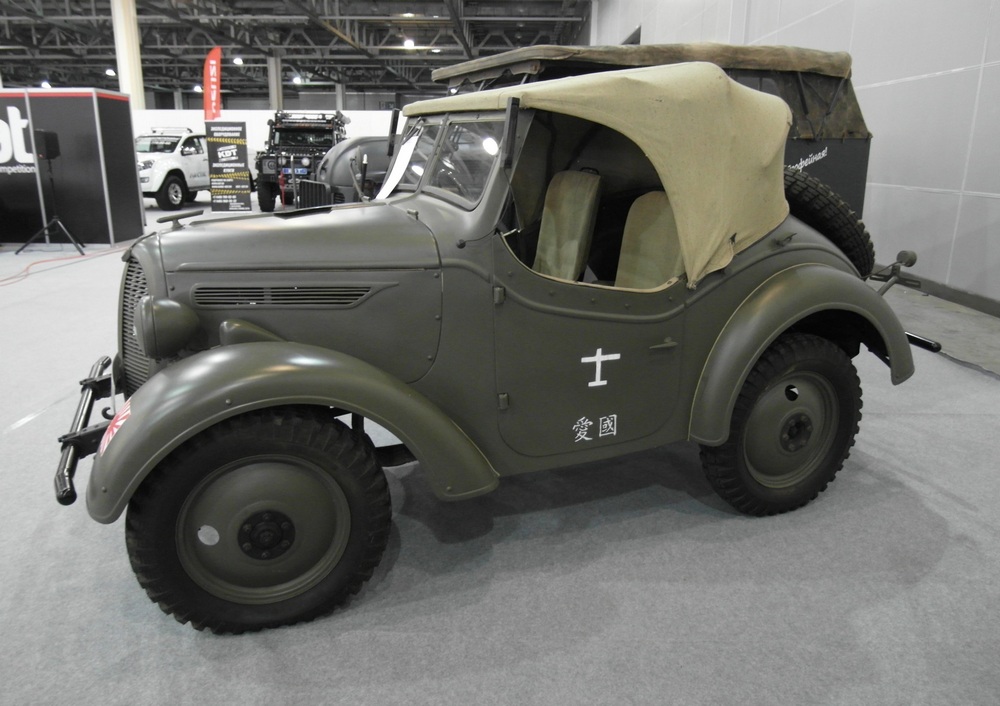 un Kurogane Type 95 vu de profil gauche