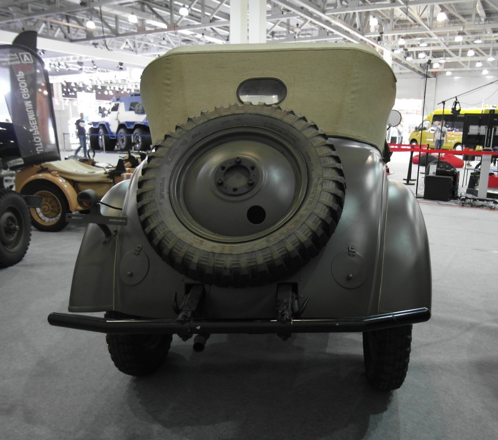 un Kurogane Type 95 vu de l'arrière