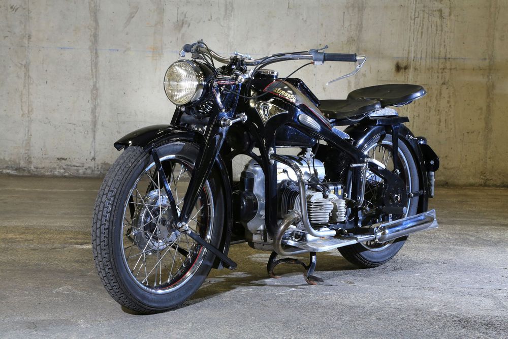 une Zundapp KS600 1939 vue de 3/4 avant gauche