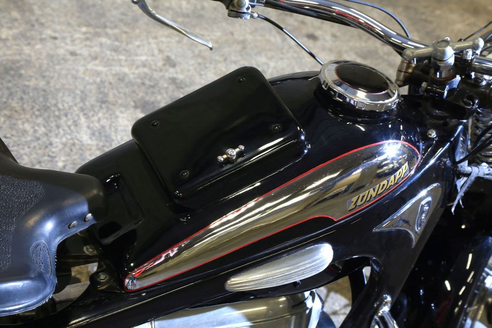 zoom sur le réservoir d'une Zundapp KS600 1939