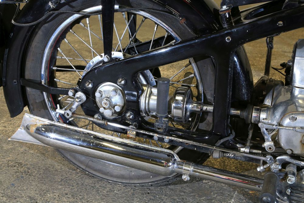 zoom sur la roue arrière d'une Zundapp KS600 1939