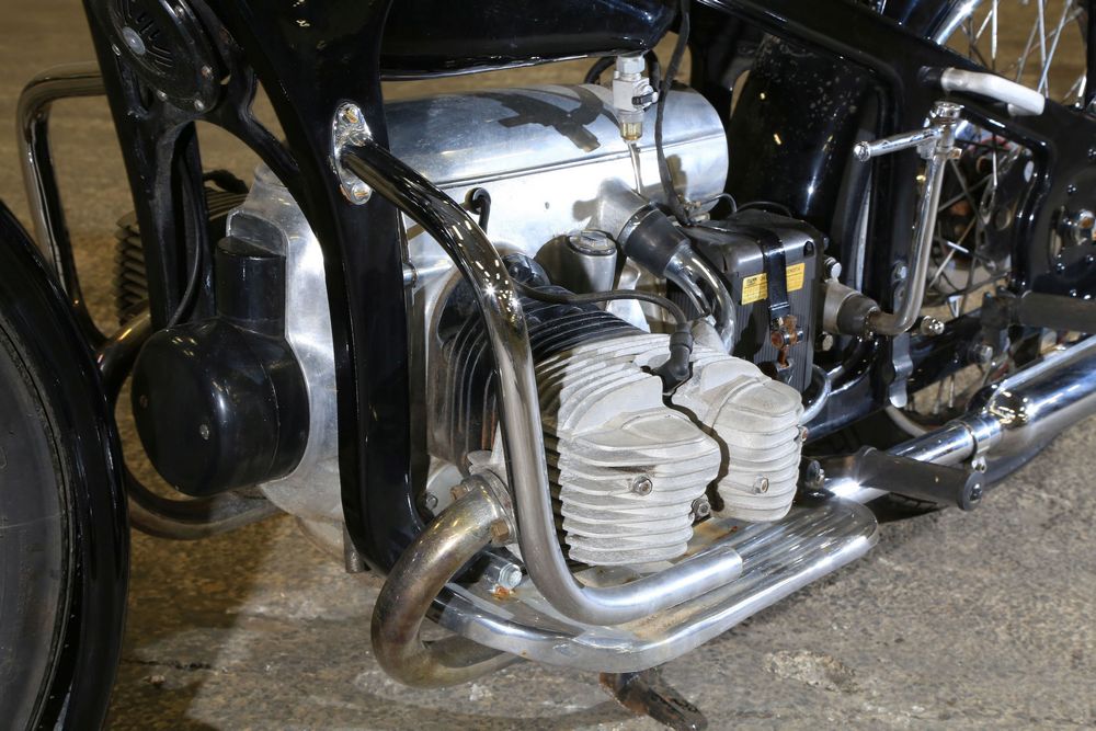 zoom sur le moteur (vu de profil gauche) d'une Zundapp KS600 1939