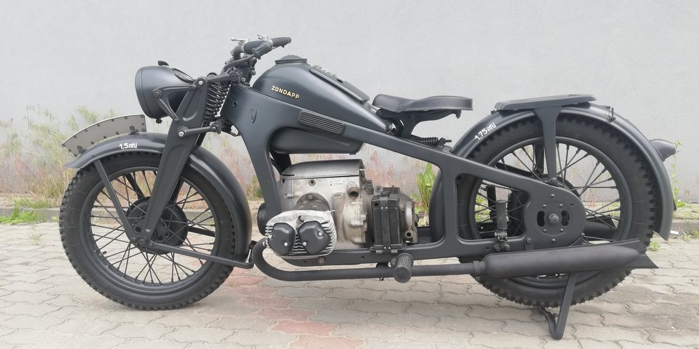 une Zundapp KS600 vue de profil gauche