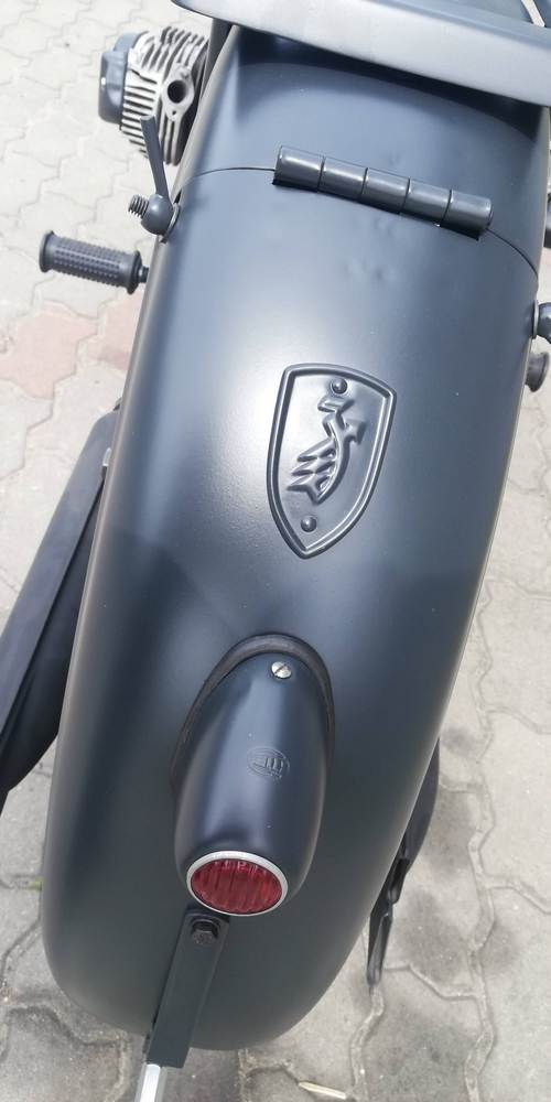 zoom sur le garde-boue arrière d'une Zundapp KS600