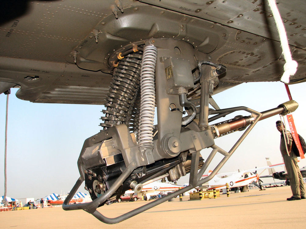 le canon inférieur d'un AH-64A Apache