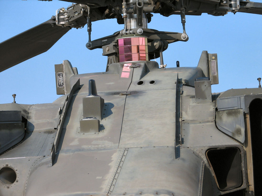 zoom sur le carénage de la turbine d'un AH-64A Apache