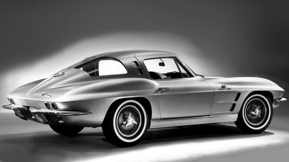 la Chevrolet Corvette Sting Ray L84 (C2) de 1963, bleu clair, vue de 3/4 arrière droit