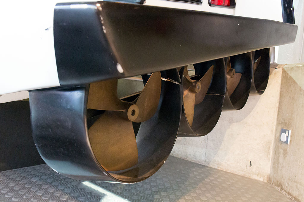 zoom sur les 4 propulseurs à l'arrière de la Lotus Esprit de L'espion qui m'aimait en version Wet Nellie