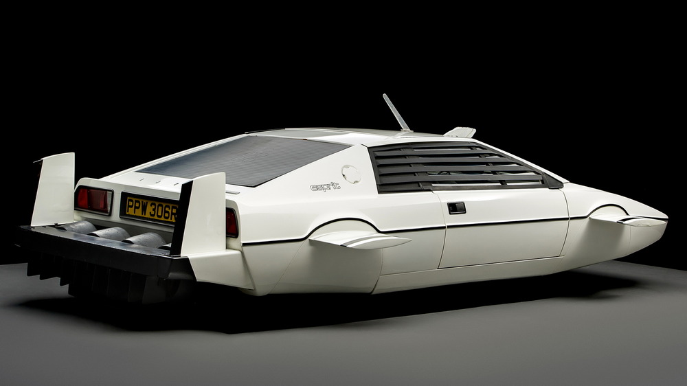 la Lotus Esprit de L'espion qui m'aimait en version Wet Nellie vue de 3/4 arrière droit