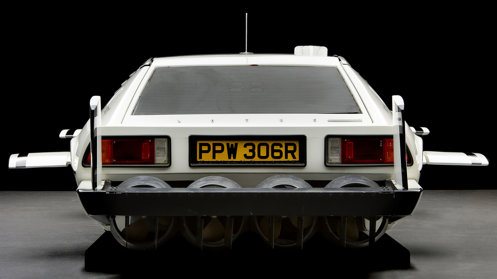 la Lotus Esprit de L'espion qui m'aimait en version Wet Nellie vue de l'arrière