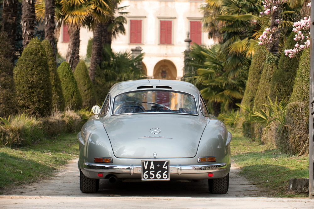 la Mercedes-Benz 300 SL (W198) 1955 vue de l'arrière