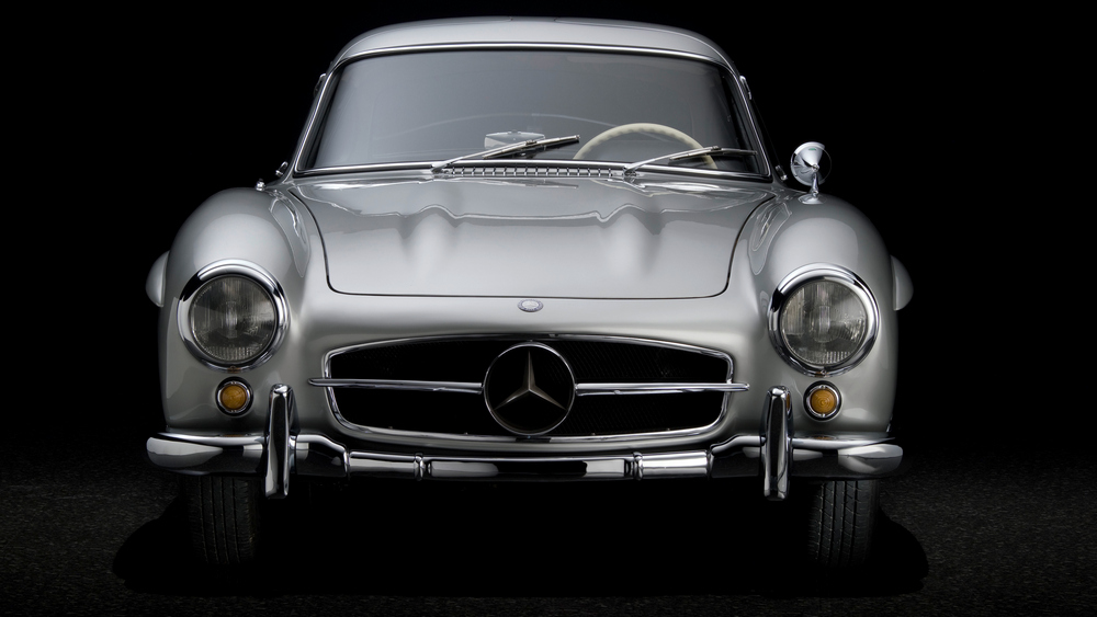 la Mercedes-Benz 300 SL 1955 gris métallisé vue de face