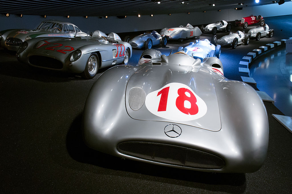 la Mercedes-Benz W196R streamliner
