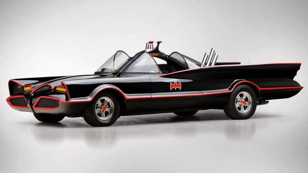 la Batmobile 1966 vue de 3/4 avant gauche