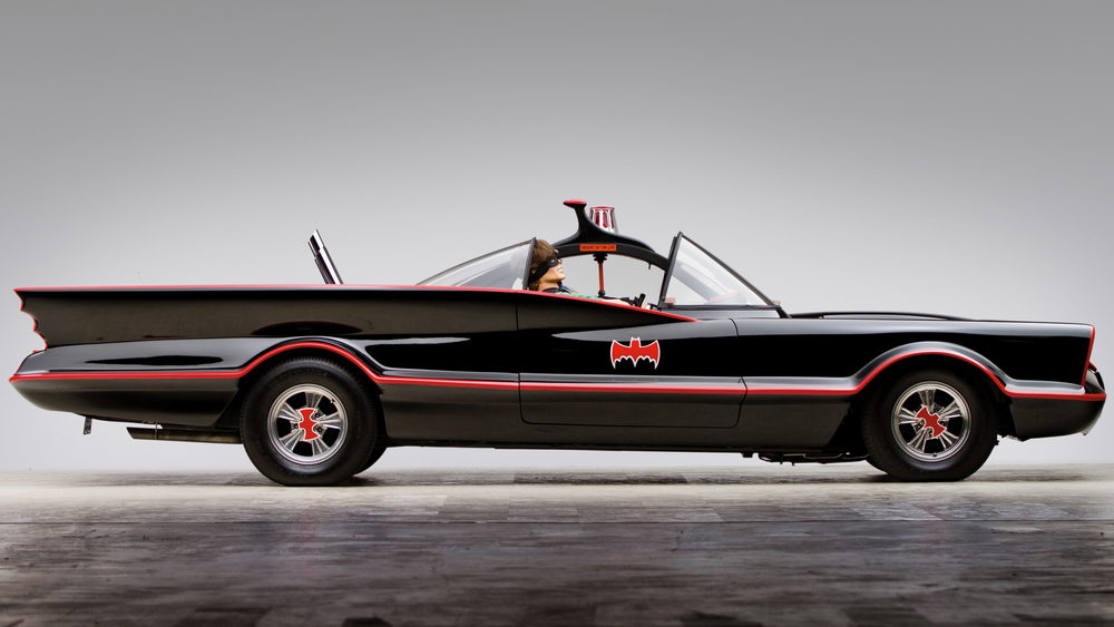 la Batmobile 1966 vue de profil droit